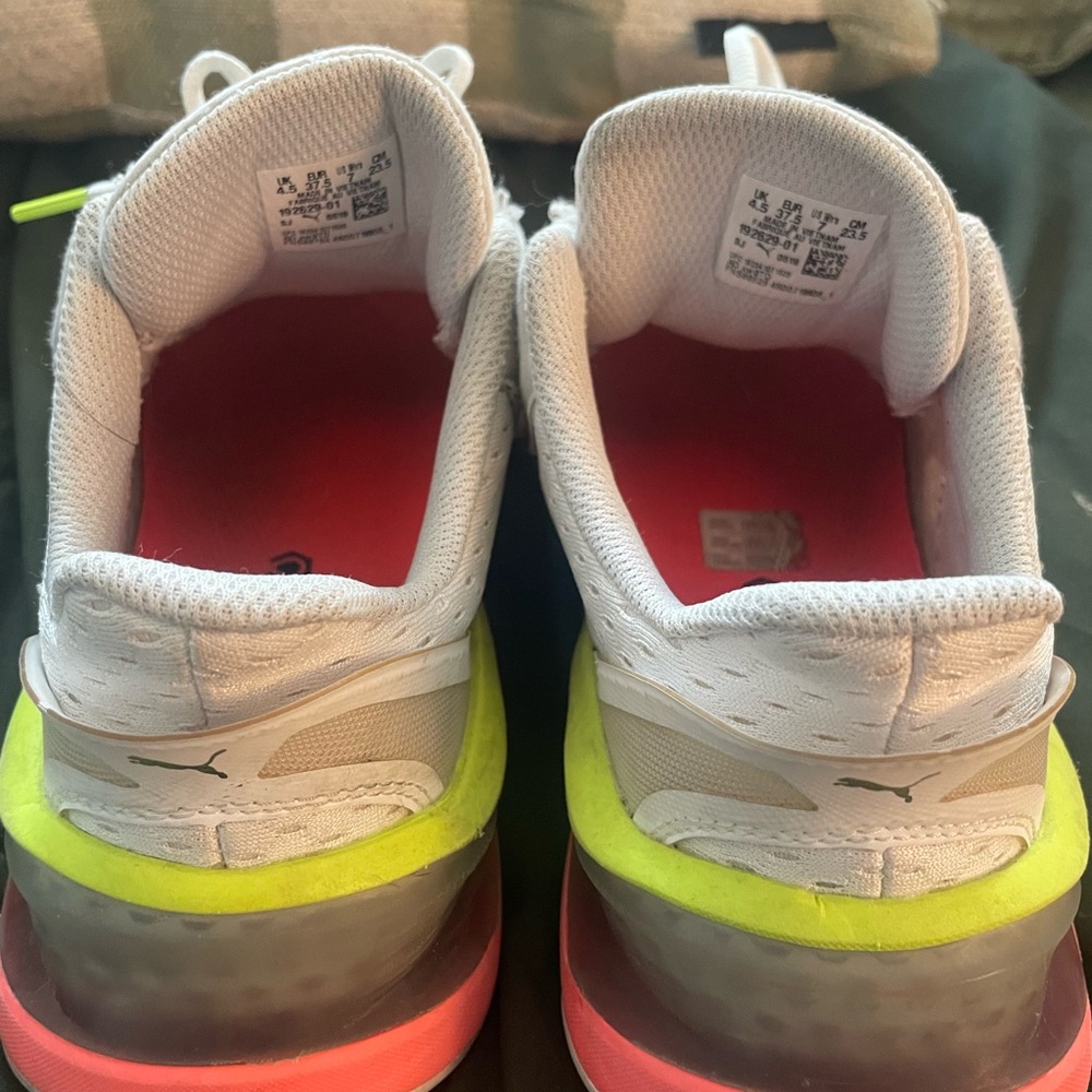 white low trainers running atheltic shoes outdoor puma footwear y2k sneakers - Picture 3 of 10